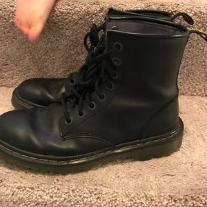 dr martens awley vs 1460